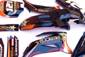 pitbike černé plasty TTR s polepy rockstar/oranžové